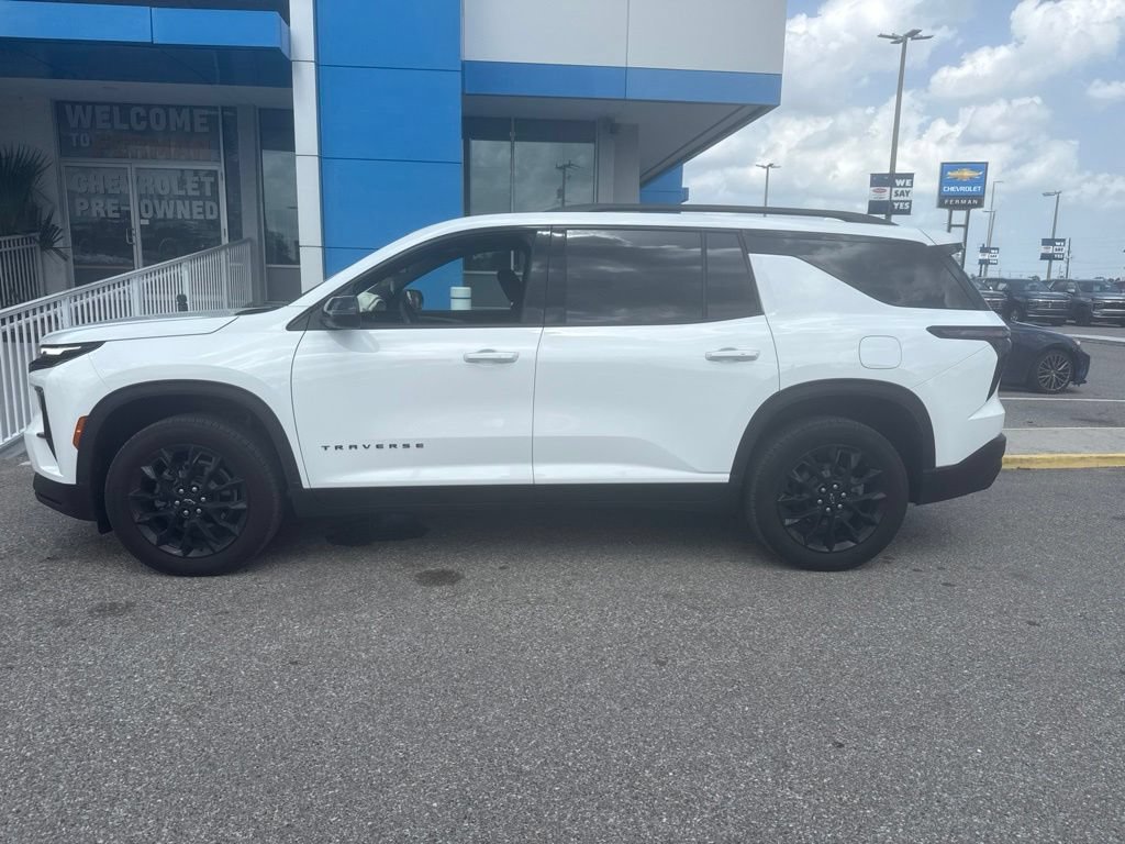 Used 2025 Chevrolet Traverse LT w/ Midnight/Sport Edition FWD image 2