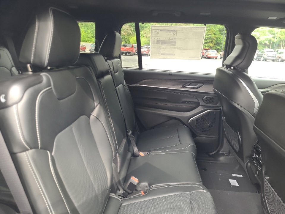 New 2025 Jeep Grand Cherokee L Overland w/ Luxury Tech Group IV image 29