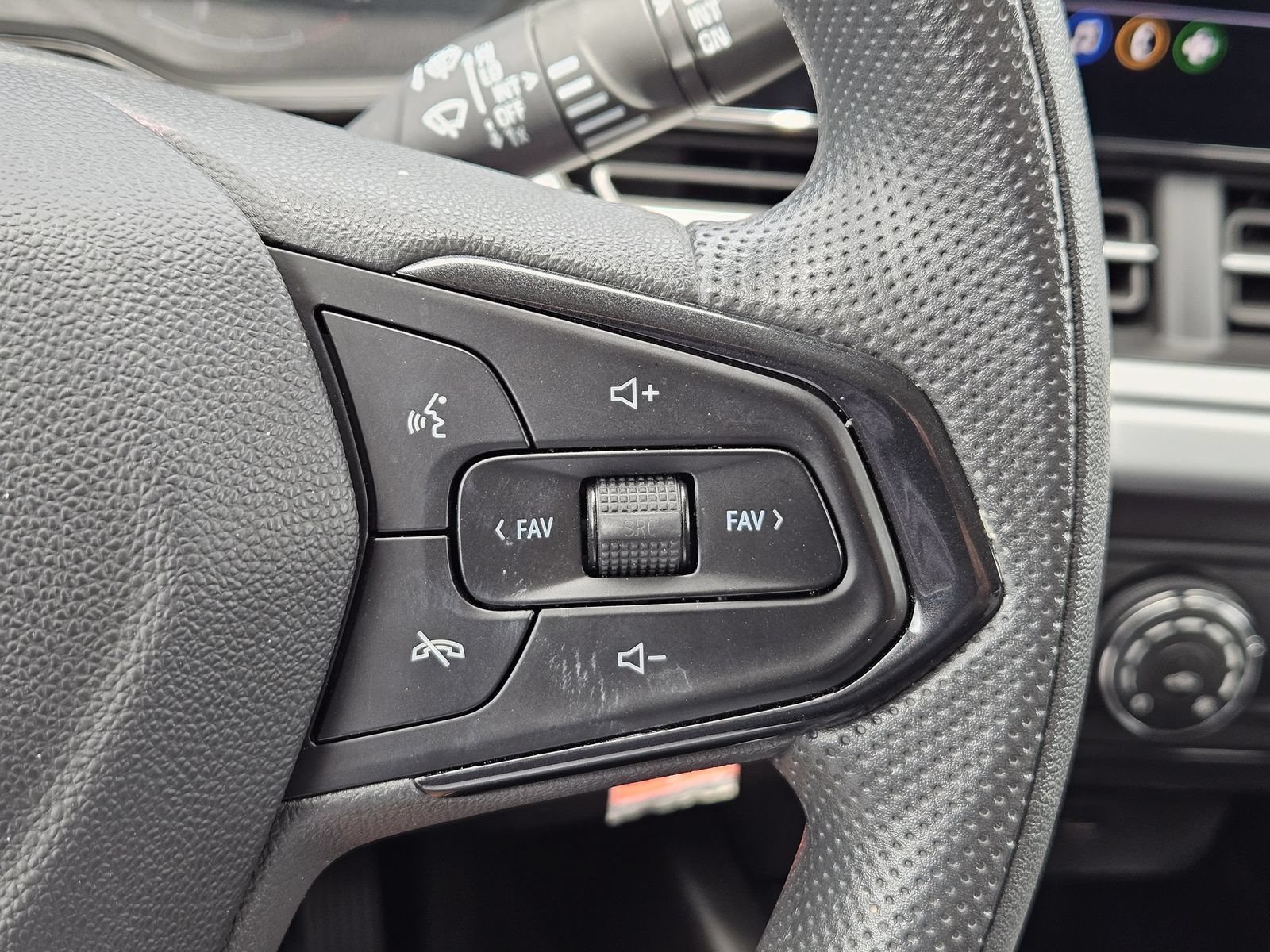 Certified 2025 Chevrolet Trax LS FWD image 24