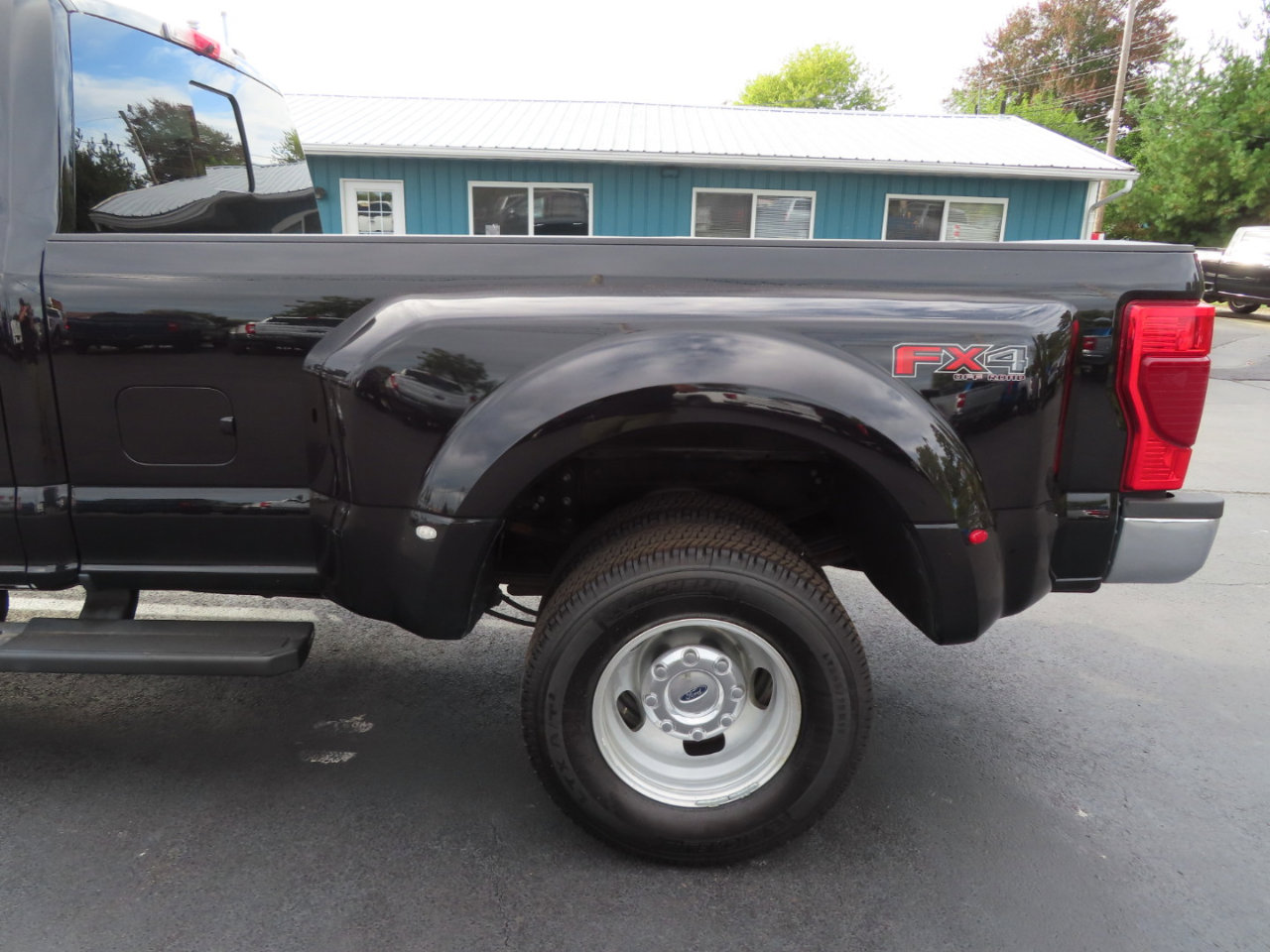 Used 2022 Ford F350 XLT w/ XLT Premium Package image 15