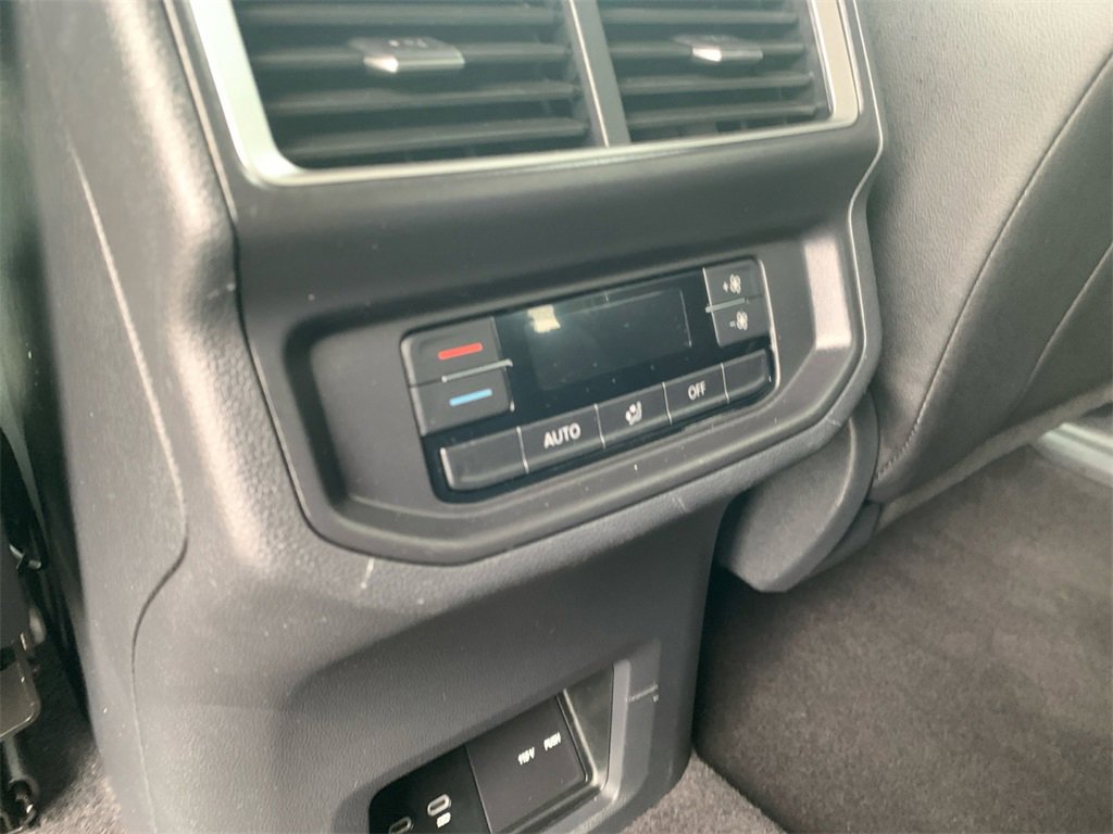 Used 2025 Volkswagen Atlas SE image 18