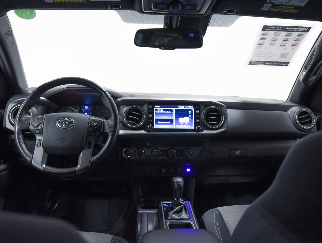 Used 2020 Toyota Tacoma TRD Off-Road image 2