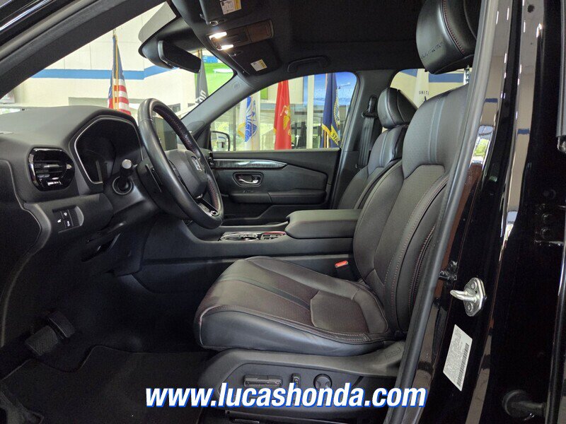 Used 2025 Honda Pilot Black Edition image 7