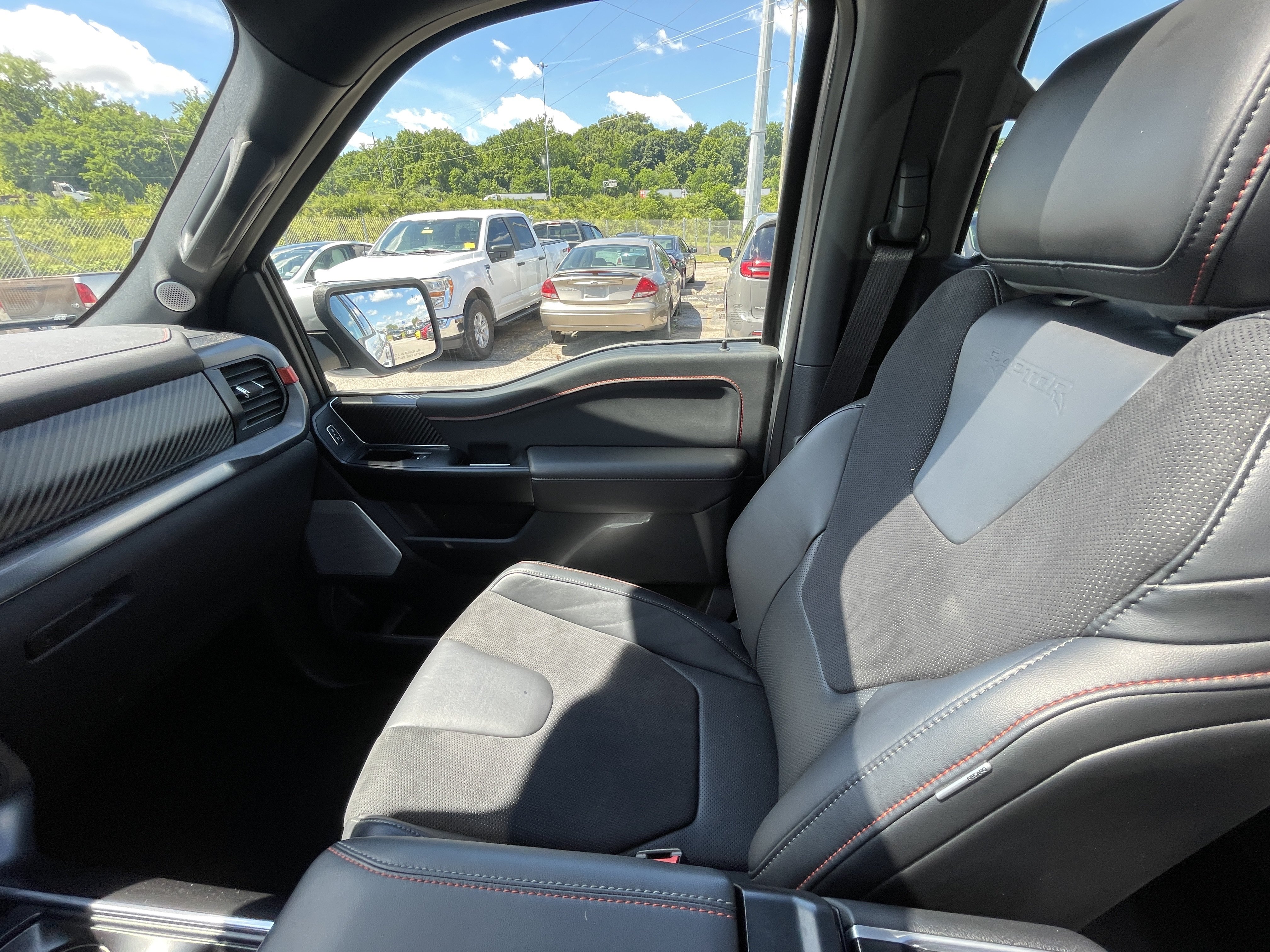 Used 2025 Ford F150 Raptor AWD/4WD image 40