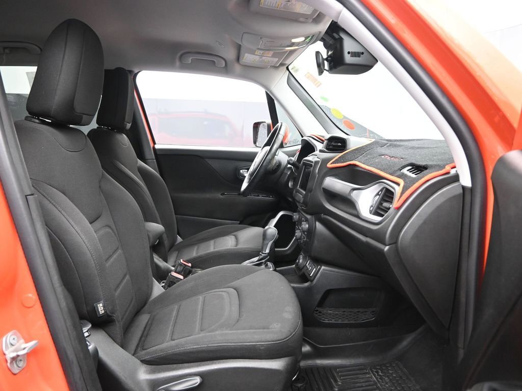 Used 2018 Jeep Renegade Latitude w/ Cold Weather Group image 33