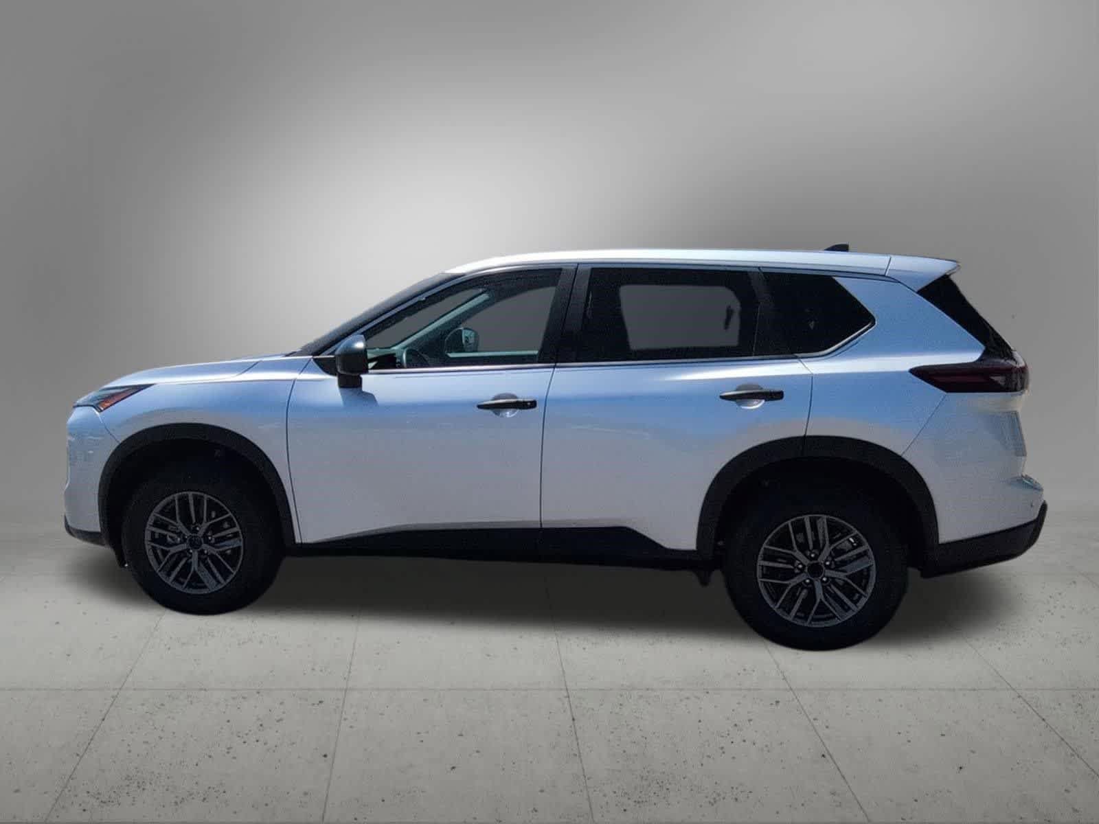 Used 2024 Nissan Rogue S FWD image 3