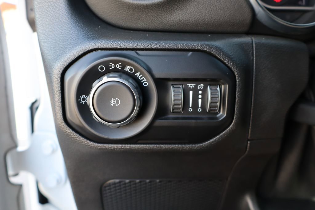 Used 2020 Jeep Wrangler Unlimited Sahara image 15