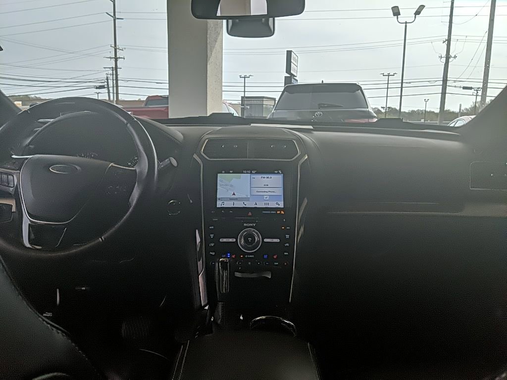 Used 2017 Ford Explorer Platinum image 16