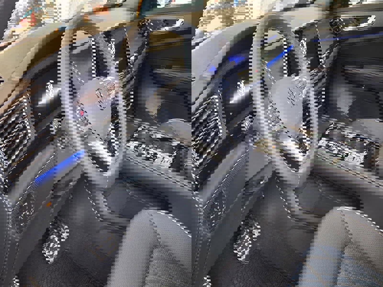 New 2026 Volkswagen Atlas Cross Sport SEL Premium R-Line image 19