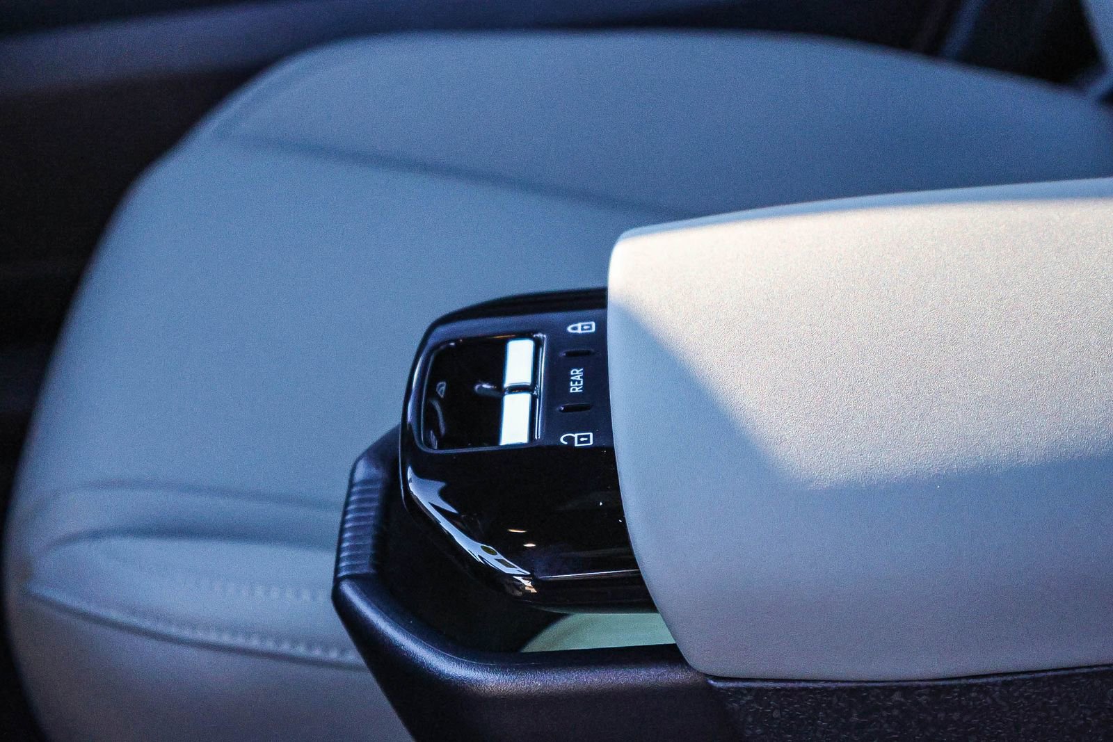 New 2025 Volvo EX30 Plus w/ Protection Package Premier image 21