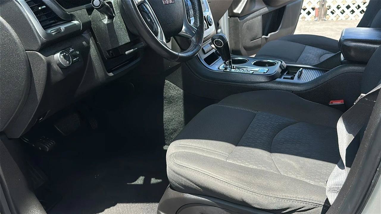 Used 2014 GMC Acadia SLE FWD image 18
