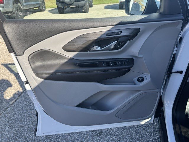 Used 2023 GMC Terrain SLT w/ Tech Package image 10