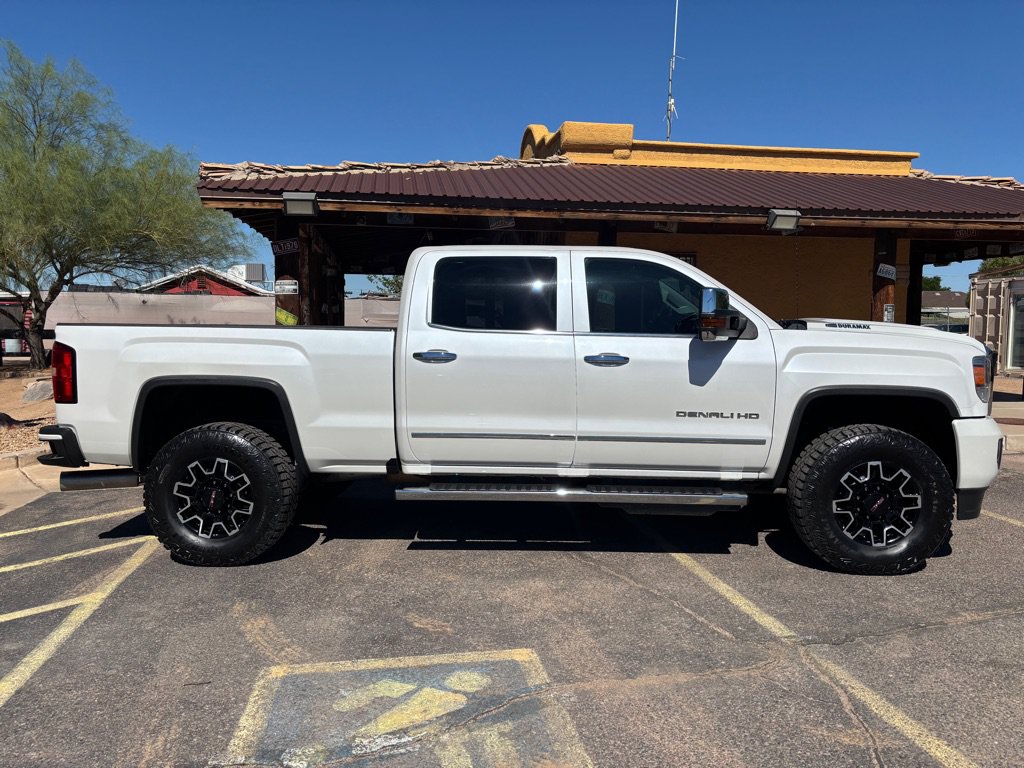 Used 2018 GMC Sierra 2500 Denali w/ Duramax Plus Package AWD/4WD image 4