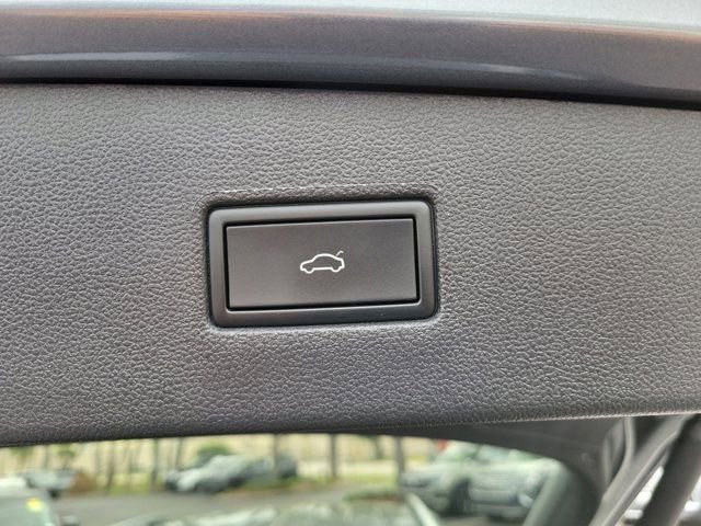 Certified 2024 Volkswagen Tiguan SE FWD image 15