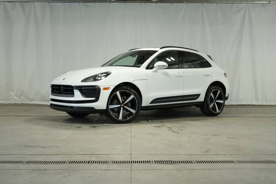 Certified 2026 Porsche Macan AWD/4WD image 1