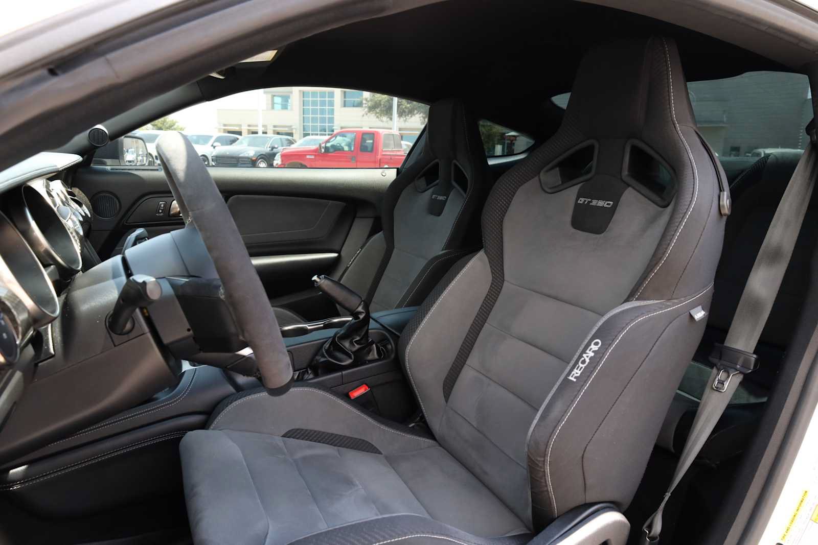 Used 2019 Ford Mustang Shelby GT350 w/ Technology Package RWD image 37
