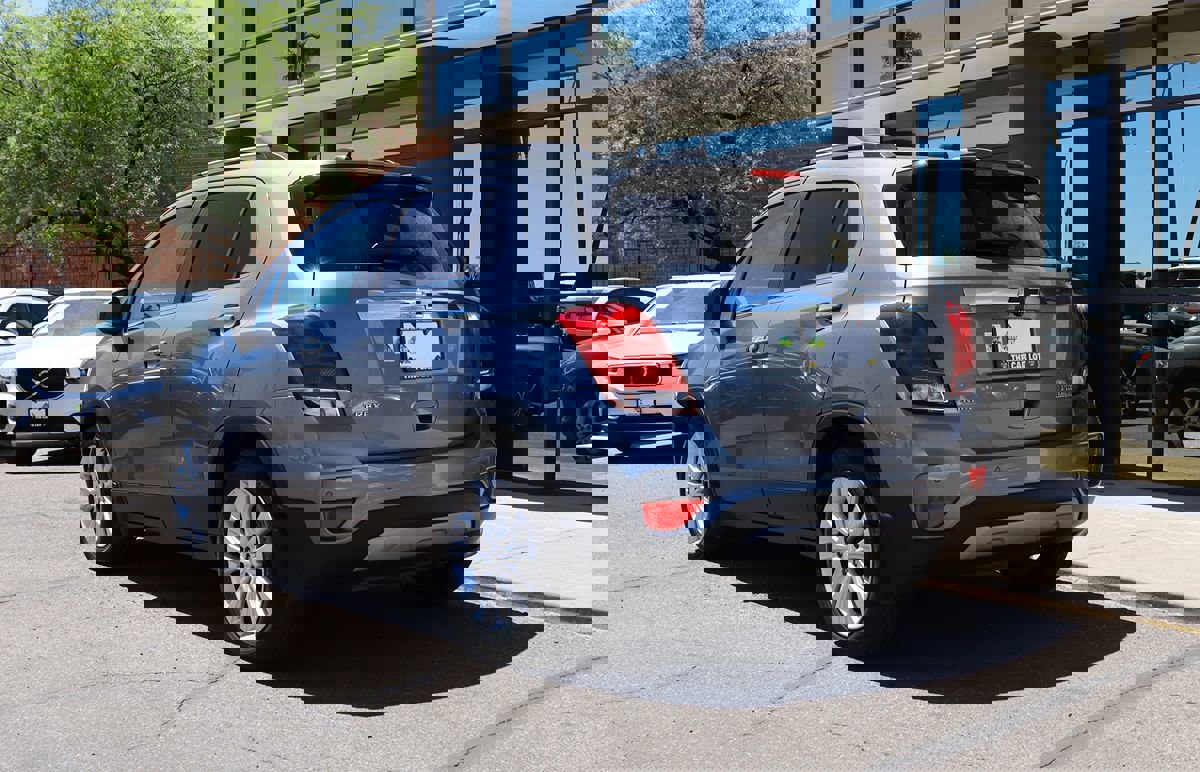 Used 2020 Chevrolet Trax Premier w/ LPO, Protection Package FWD image 9