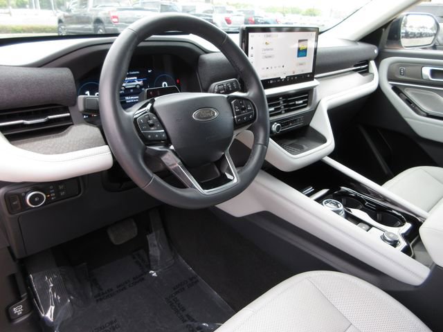 Certified 2025 Ford Explorer Platinum w/ Ultimate Package RWD image 13