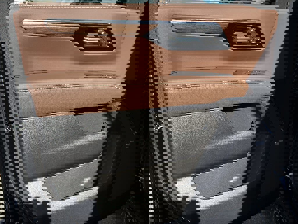 New 2026 Chevrolet Suburban High Country image 11