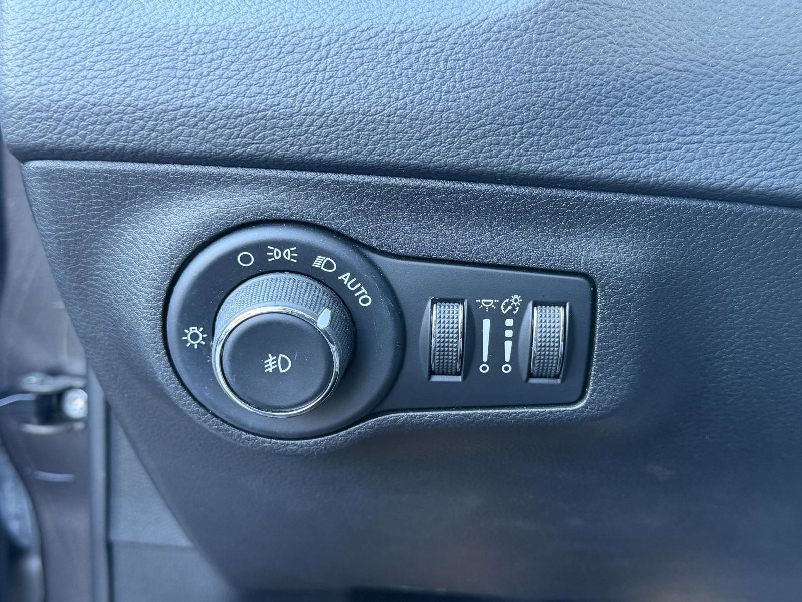 Used 2018 Jeep Compass Latitude w/ Popular Equipment Group image 23