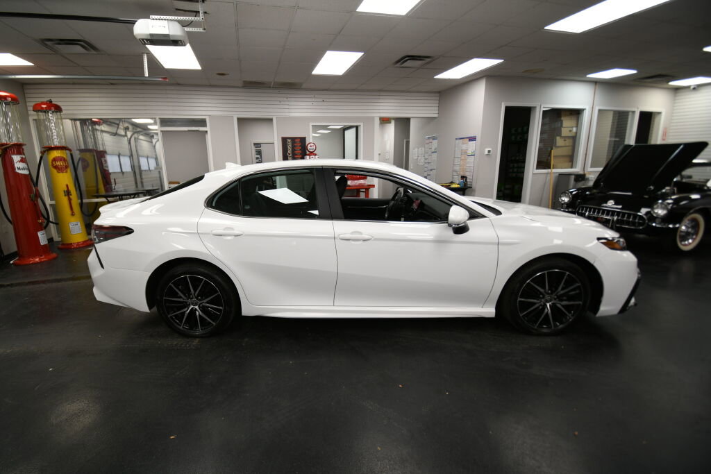 Used 2024 Toyota Camry SE image 8