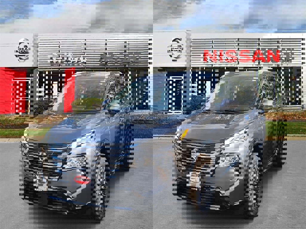 New 2026 Nissan Rogue Platinum image 2