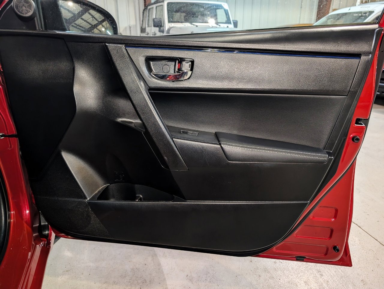 Used 2018 Toyota Corolla SE image 26