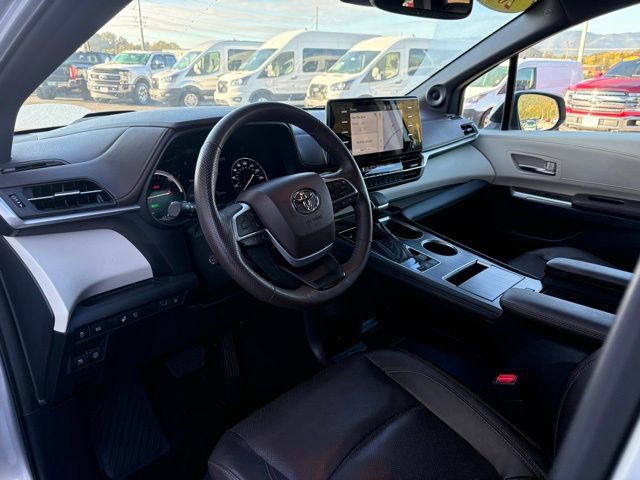 Used 2021 Toyota Sienna Platinum image 10
