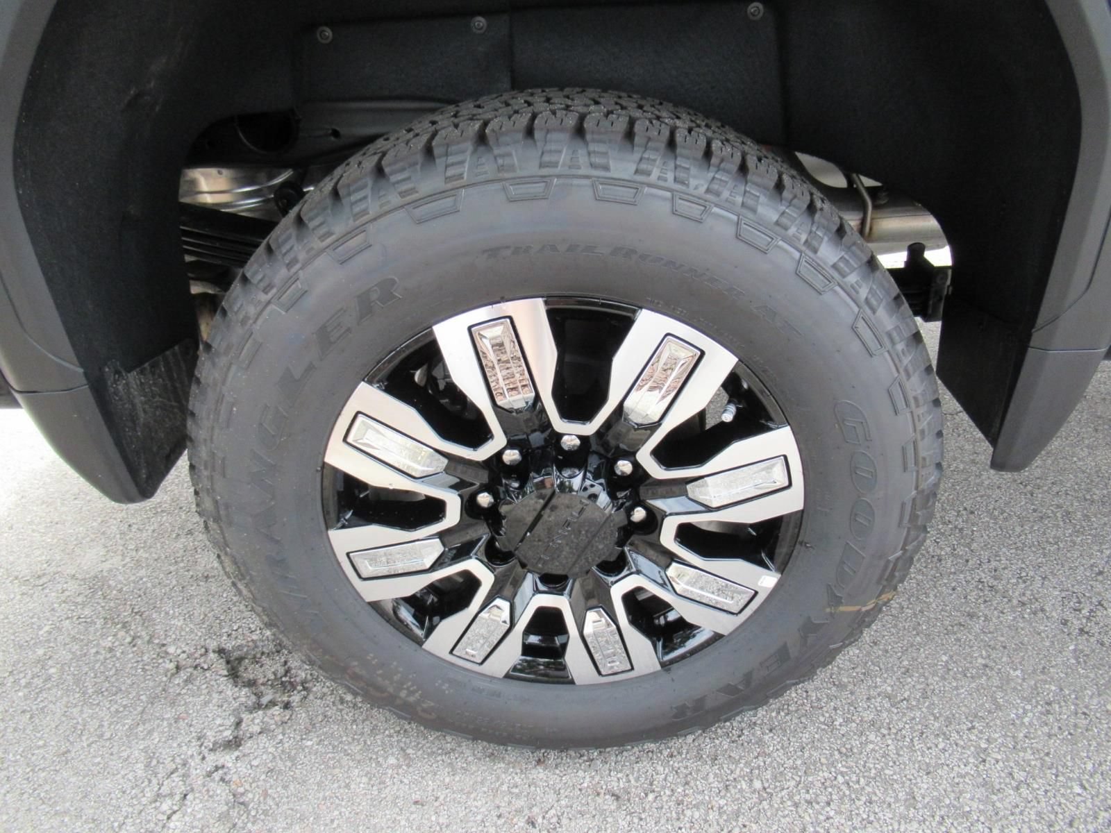 New 2026 GMC Sierra 2500 Denali w/ Denali Reserve Package AWD/4WD image 8