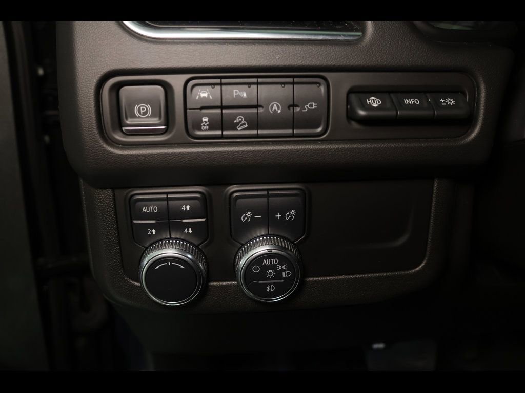 Used 2021 GMC Yukon XL AT4 w/ AT4 Premium Package image 18