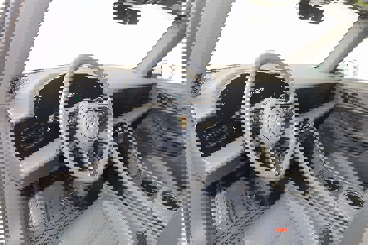 Used 2020 Porsche Taycan 4S image 32