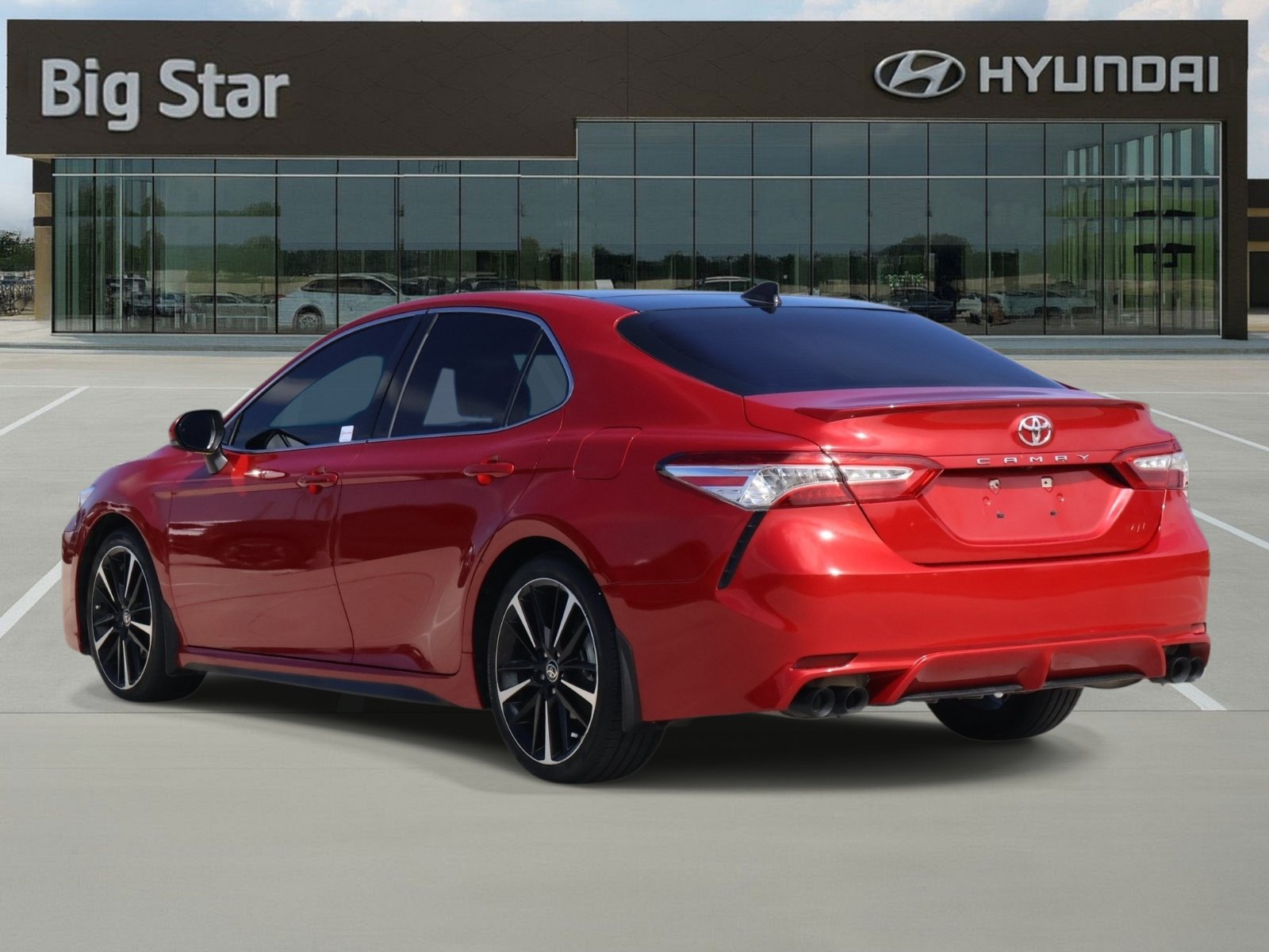 Used 2020 Toyota Camry XSE FWD image 3
