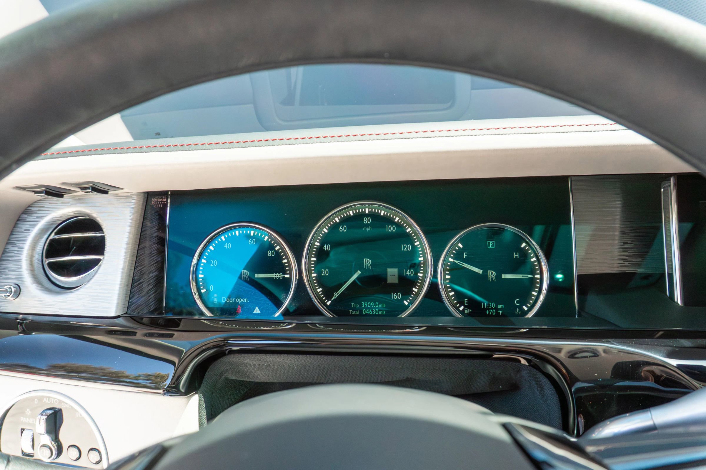 Used 2024 Rolls-Royce Phantom Sedan w/ The Phantom Package RWD image 88