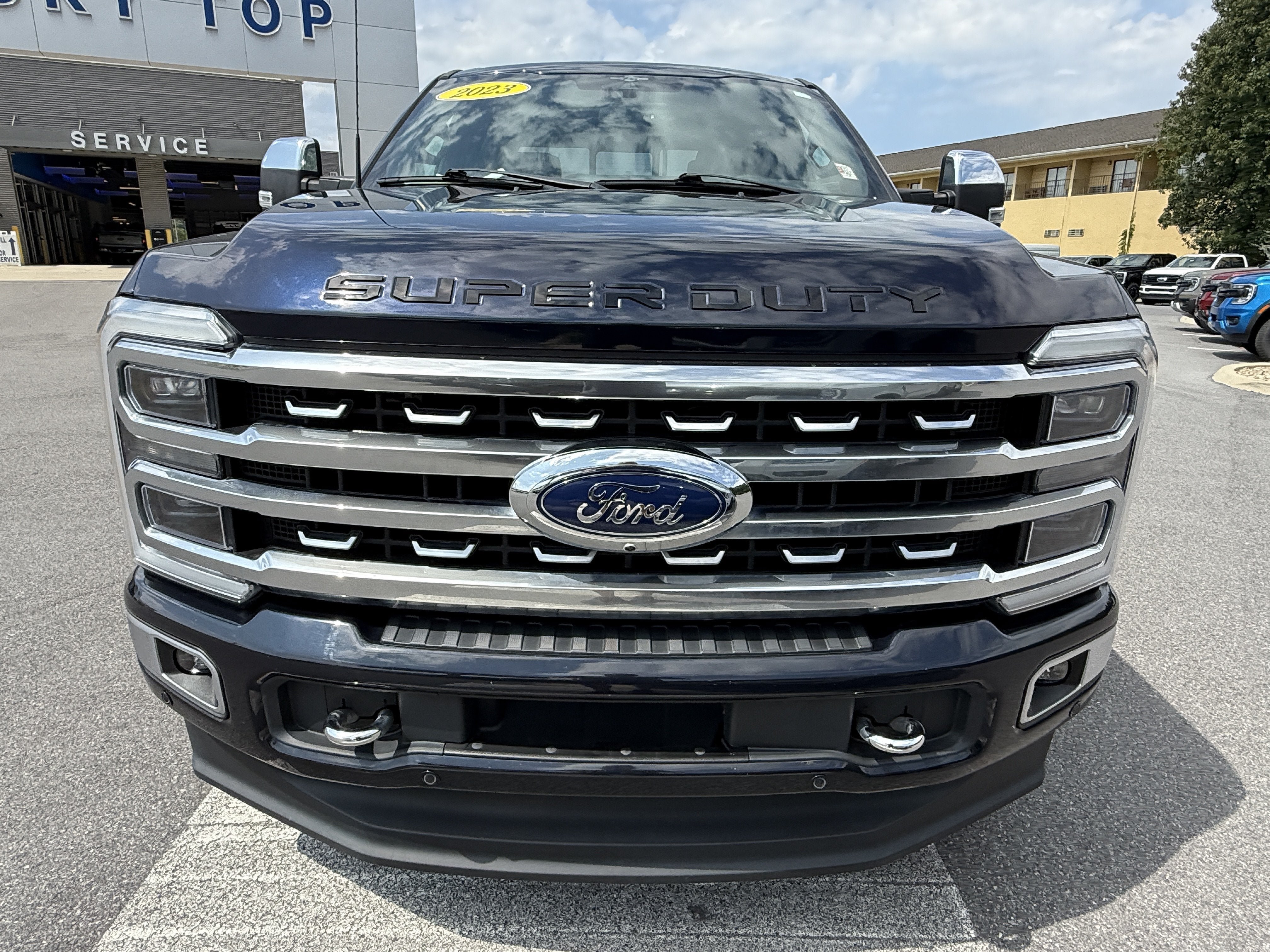 Used 2023 Ford F250 Platinum AWD/4WD image 2