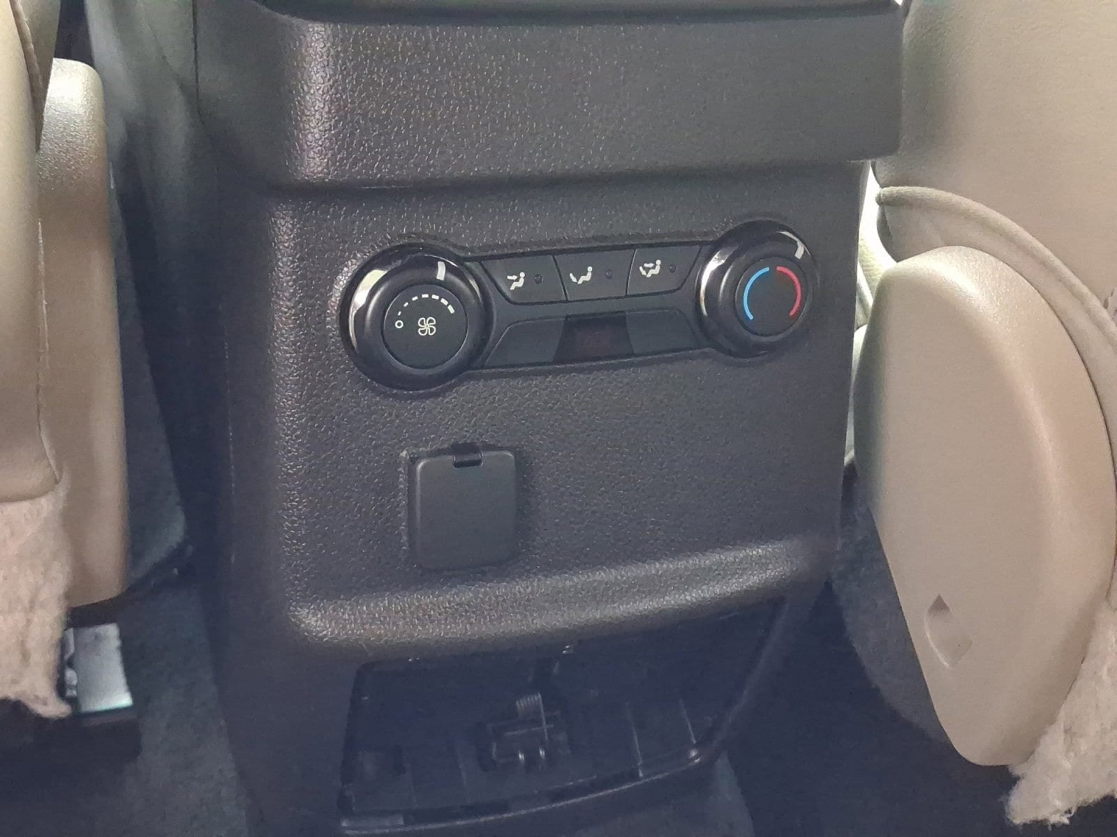 Used 2014 Ford Explorer XLT w/ Equipment Group 202A image 23