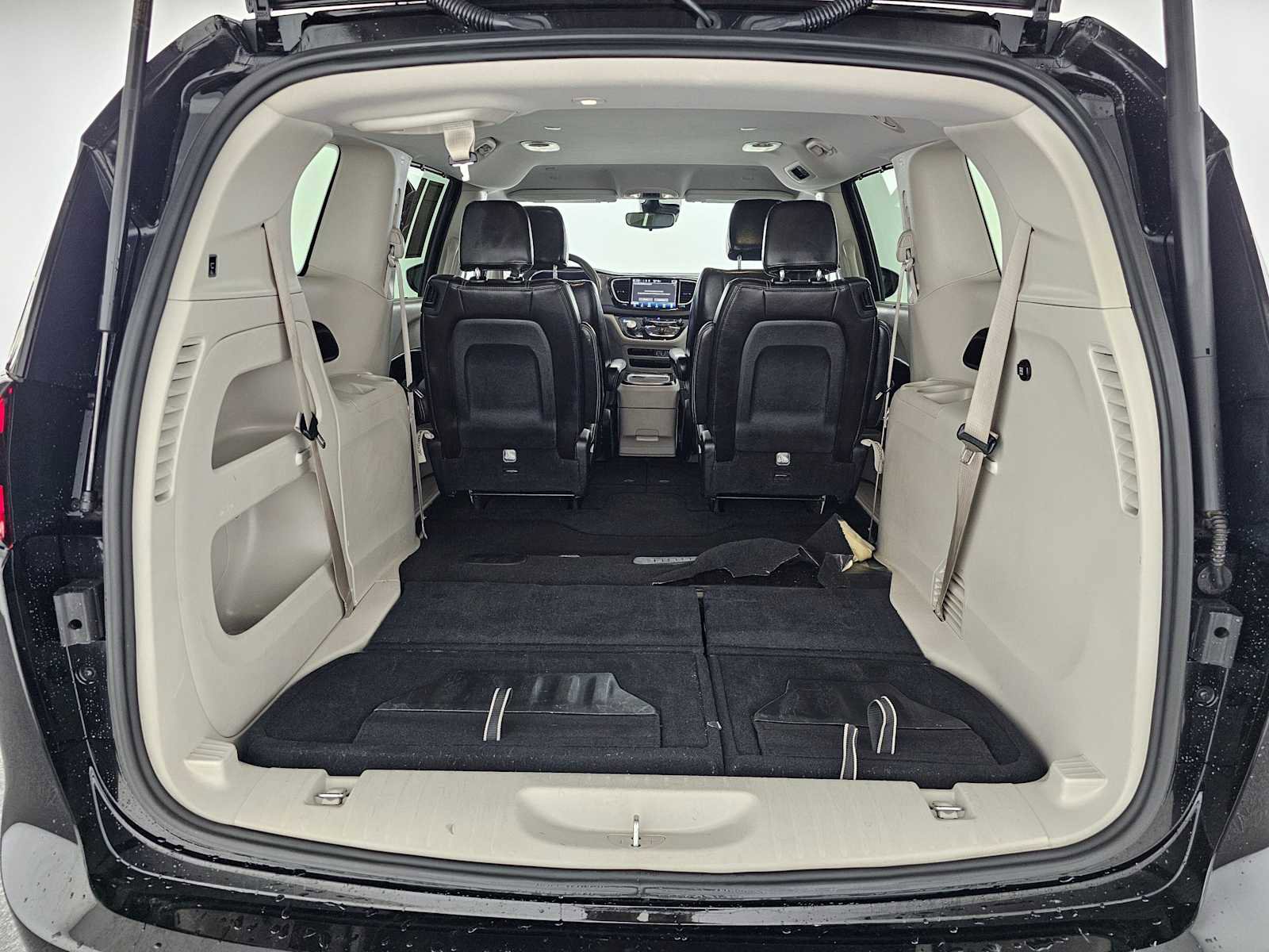 Used 2024 Chrysler Pacifica Touring-L image 16