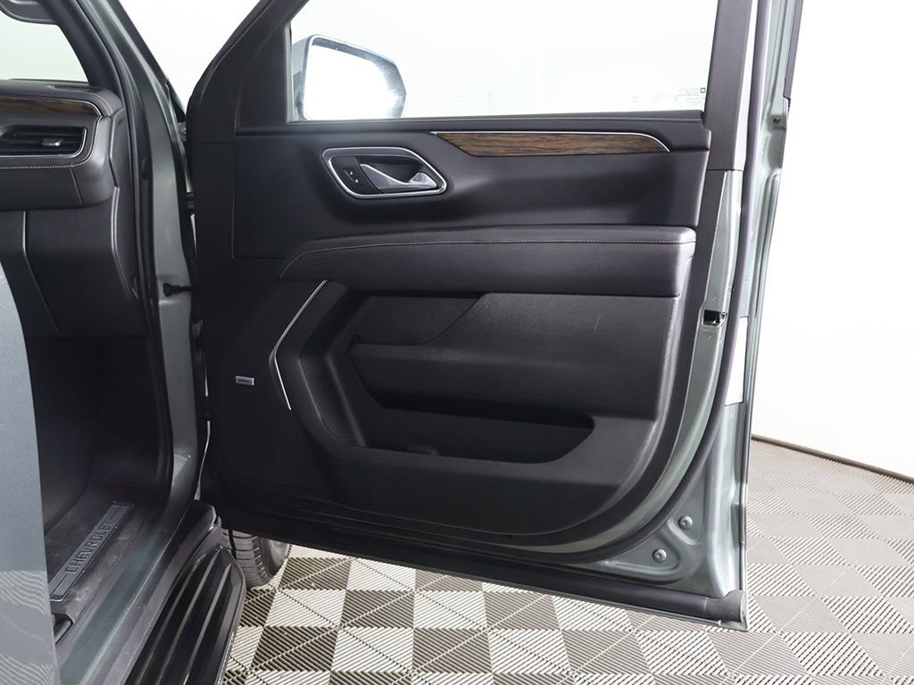 Used 2023 Chevrolet Suburban Premier AWD/4WD image 26