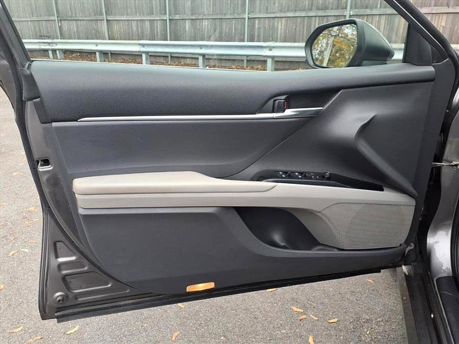 Used 2019 Toyota Camry L image 17