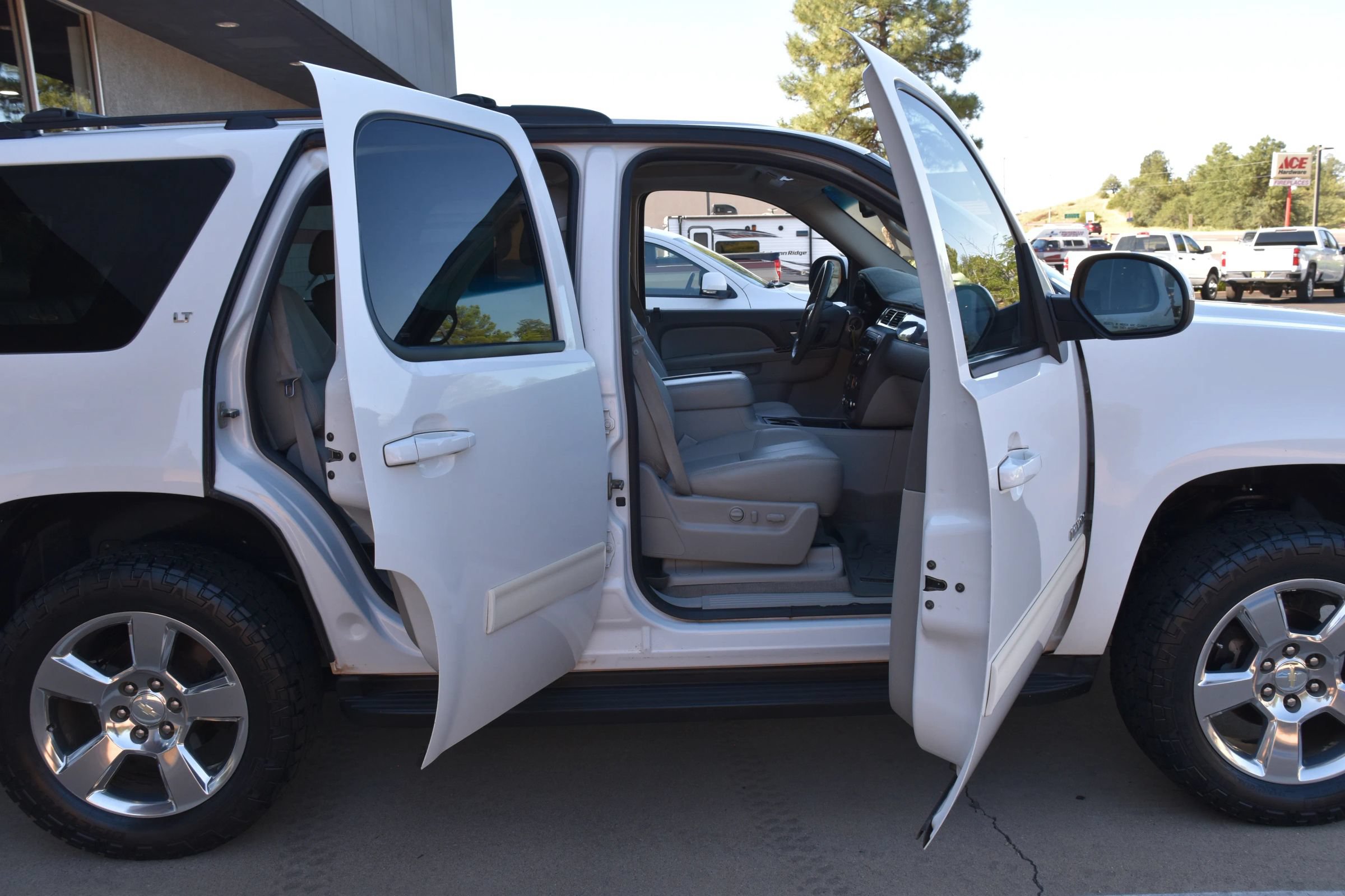 Used 2010 Chevrolet Tahoe LT w/ Luxury Package AWD/4WD image 24