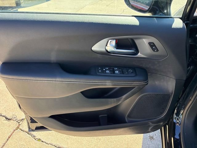 New 2026 Chrysler Pacifica Select image 13