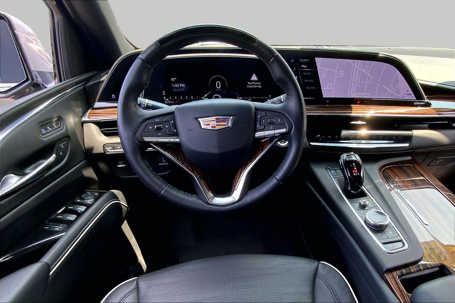 Used 2023 Cadillac Escalade Premium Luxury w/ LPO, Floor Liner Package AWD/4WD image 6