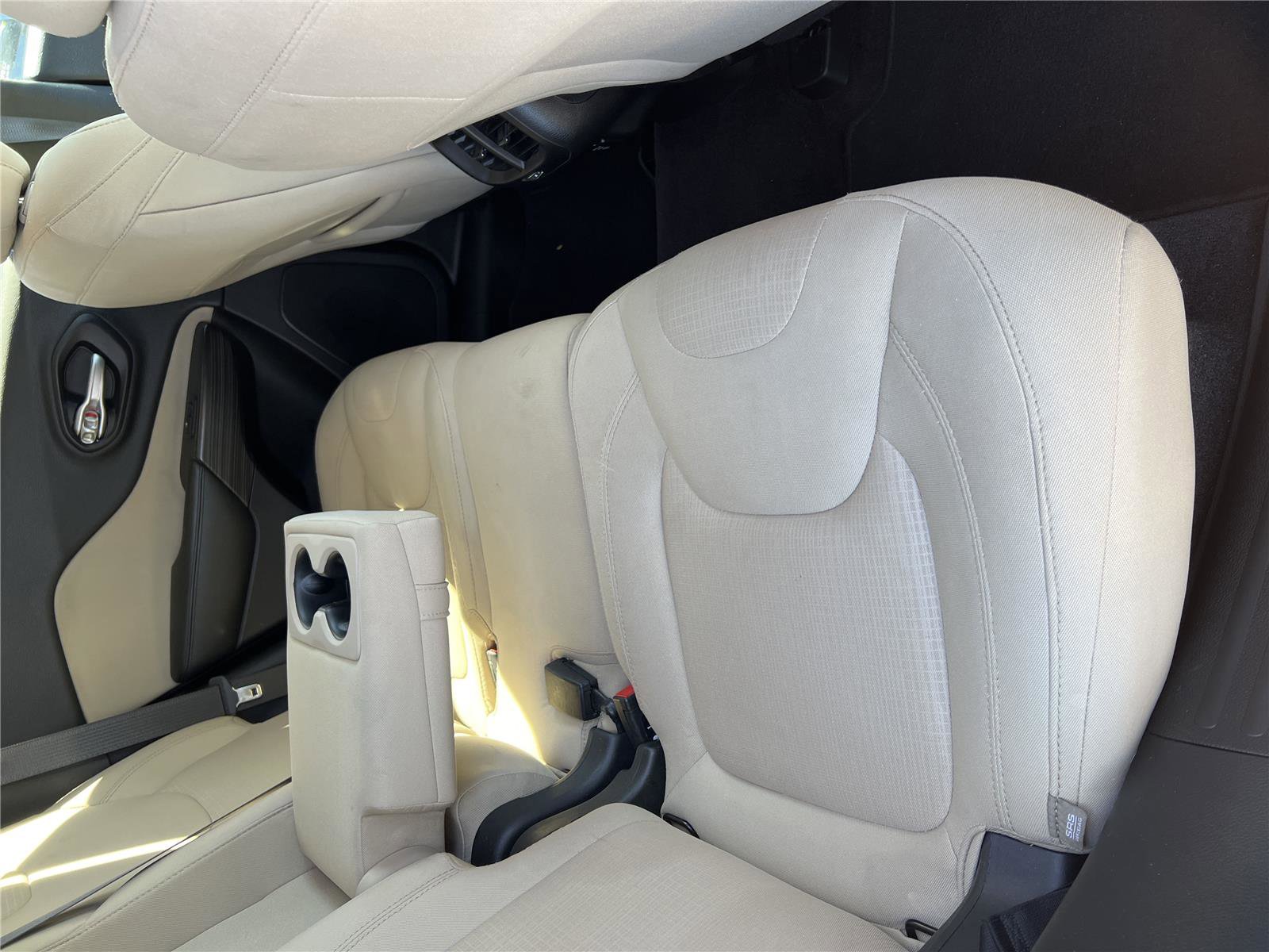 Used 2017 Jeep Cherokee Latitude w/ Comfort/Convenience Group image 17