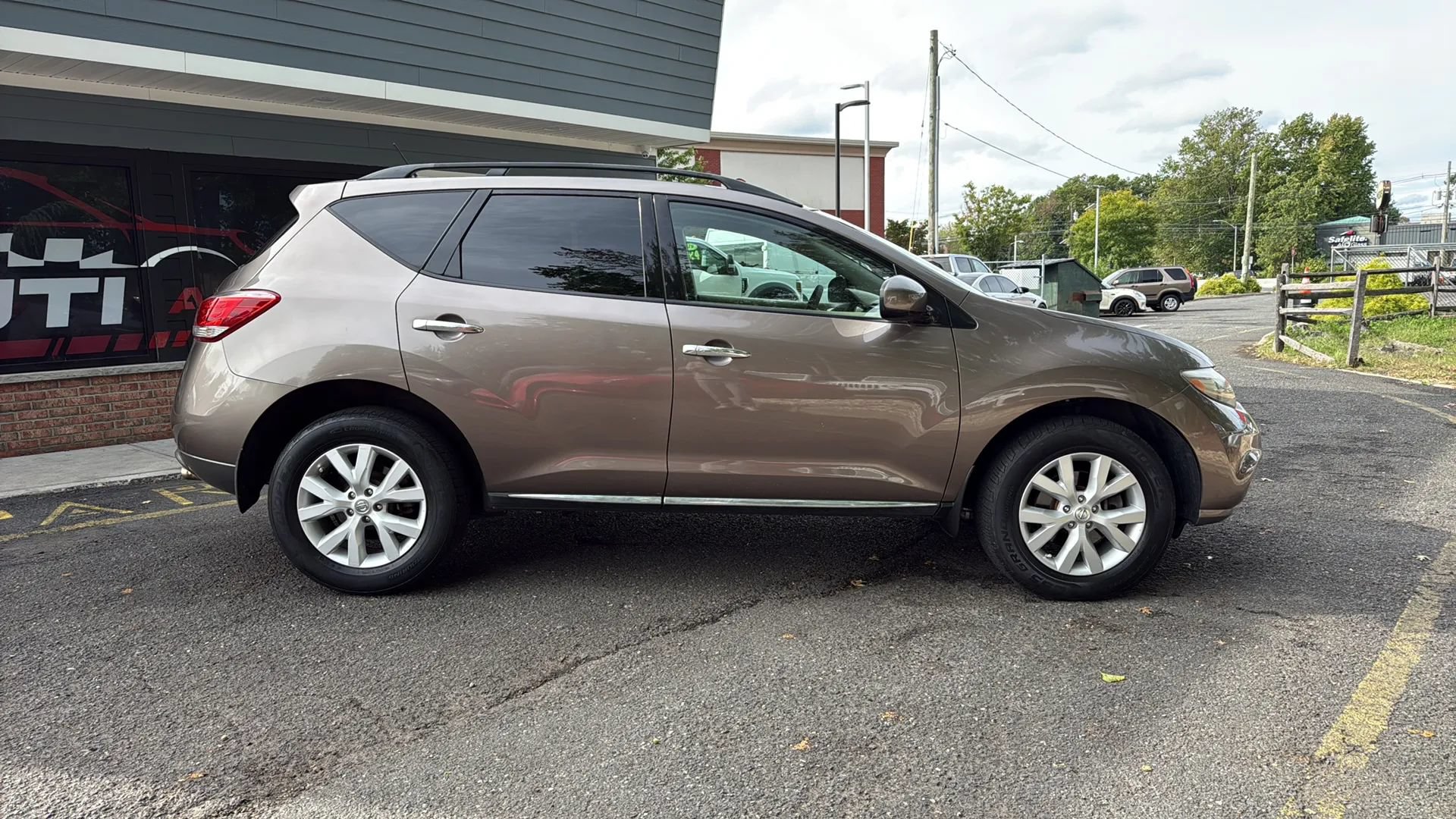 Used 2011 Nissan Murano SL w/ Navigation Pkg AWD/4WD image 4