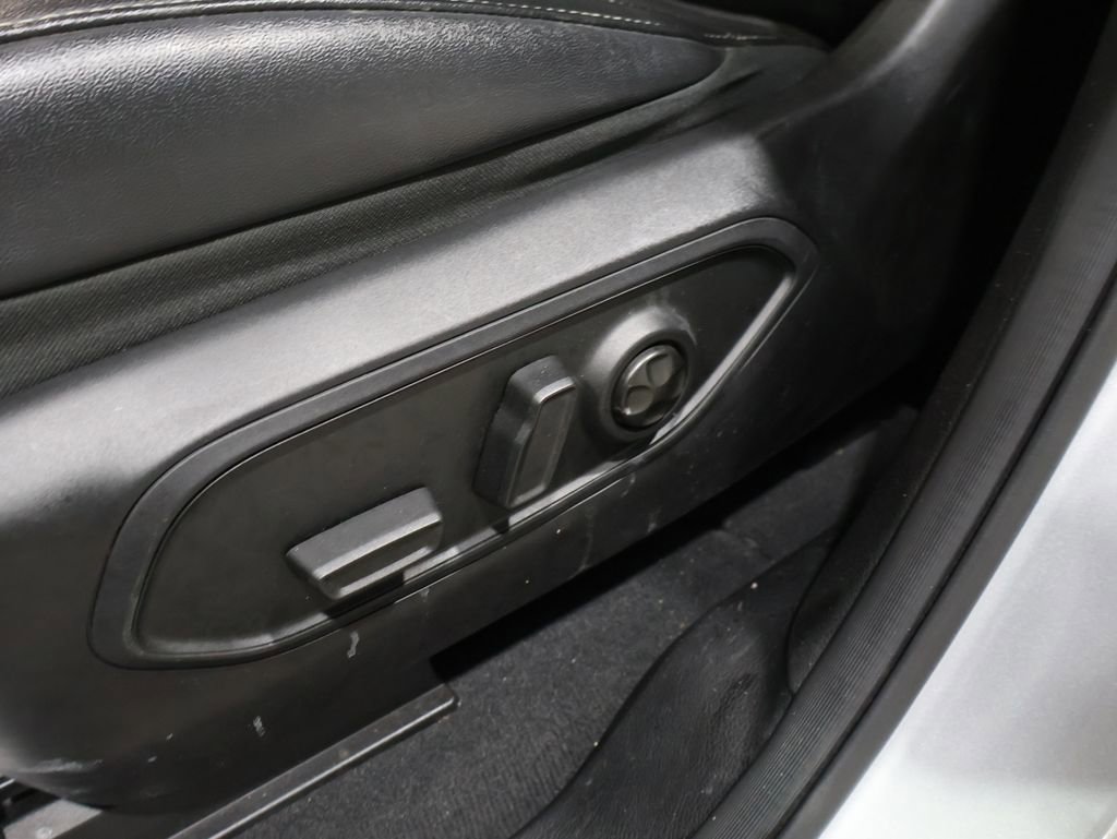 Used 2024 Jeep Grand Cherokee L Limited w/ Luxury Tech Group II image 13