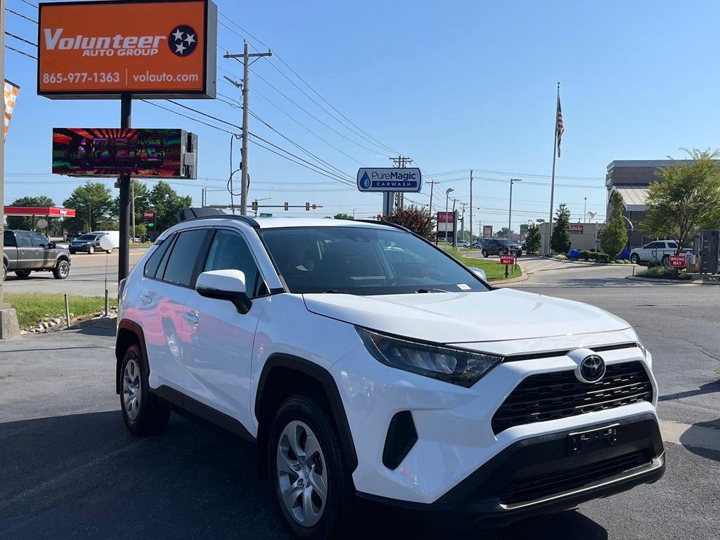 Used 2021 Toyota RAV4 LE FWD image 1