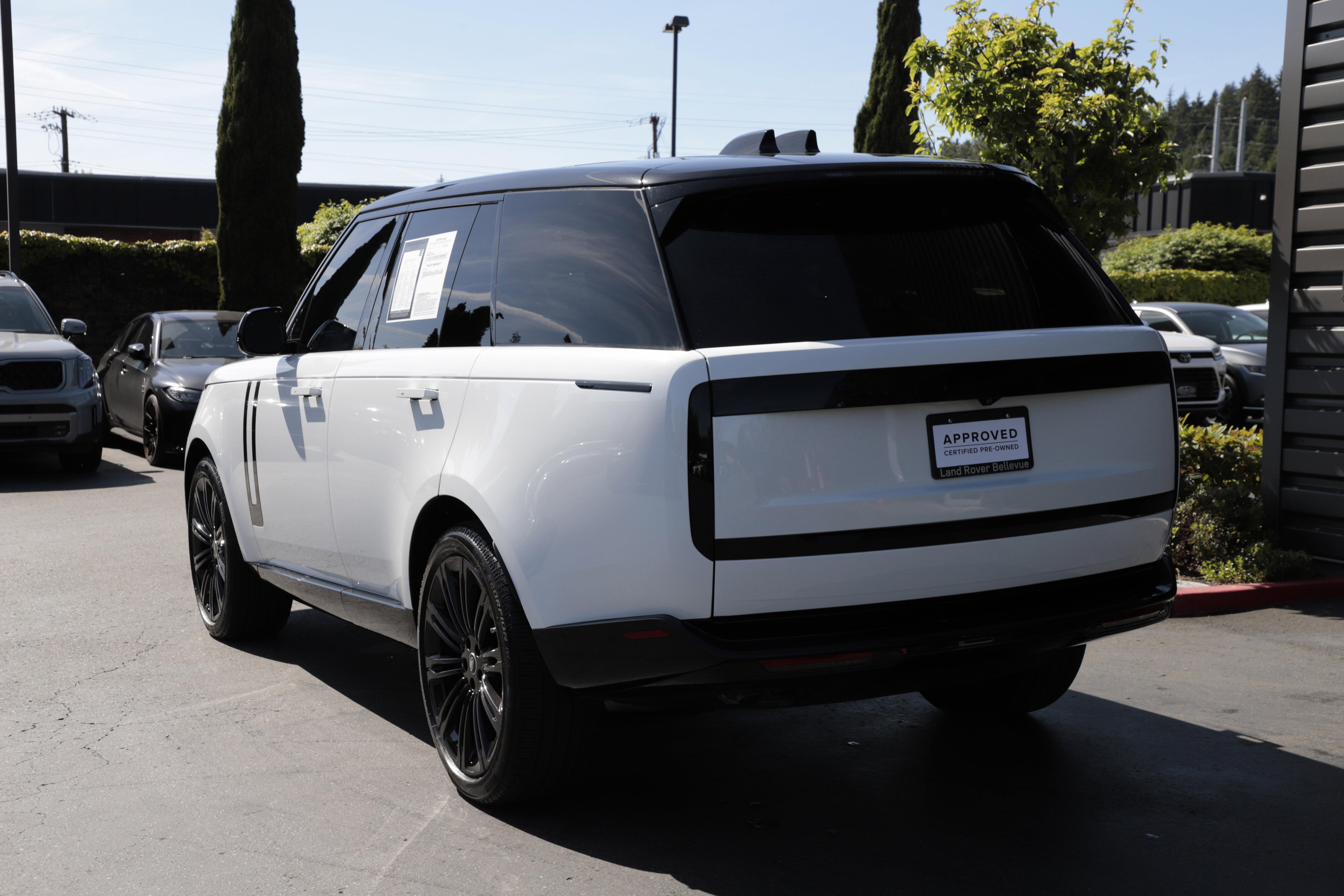 Certified 2025 Land Rover Range Rover SE AWD/4WD image 6
