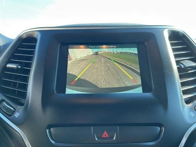 Used 2020 Jeep Cherokee Latitude w/ Cold Weather Group image 22