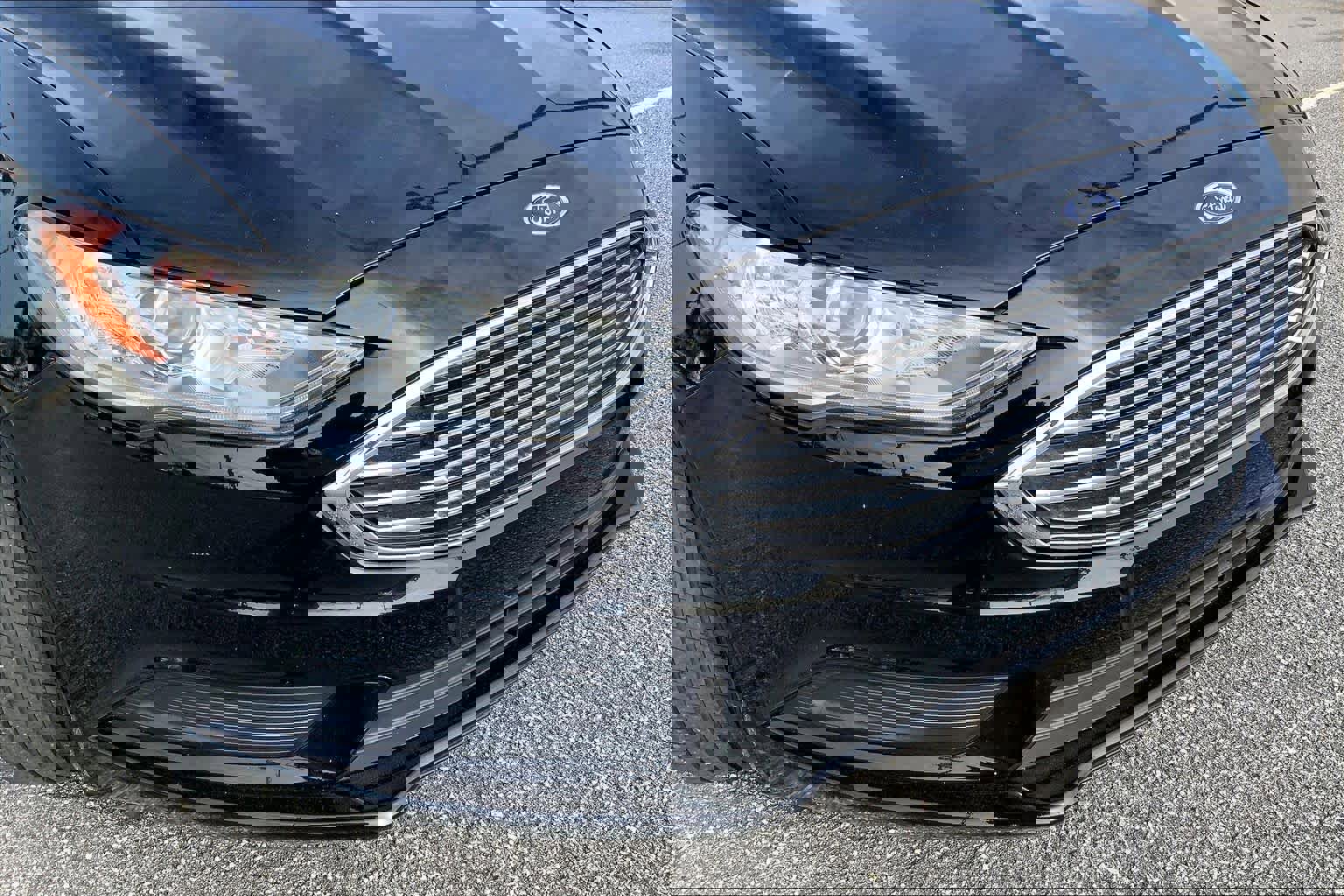 Used 2018 Ford Fusion SE w/ Fusion SE Technology Package image 28