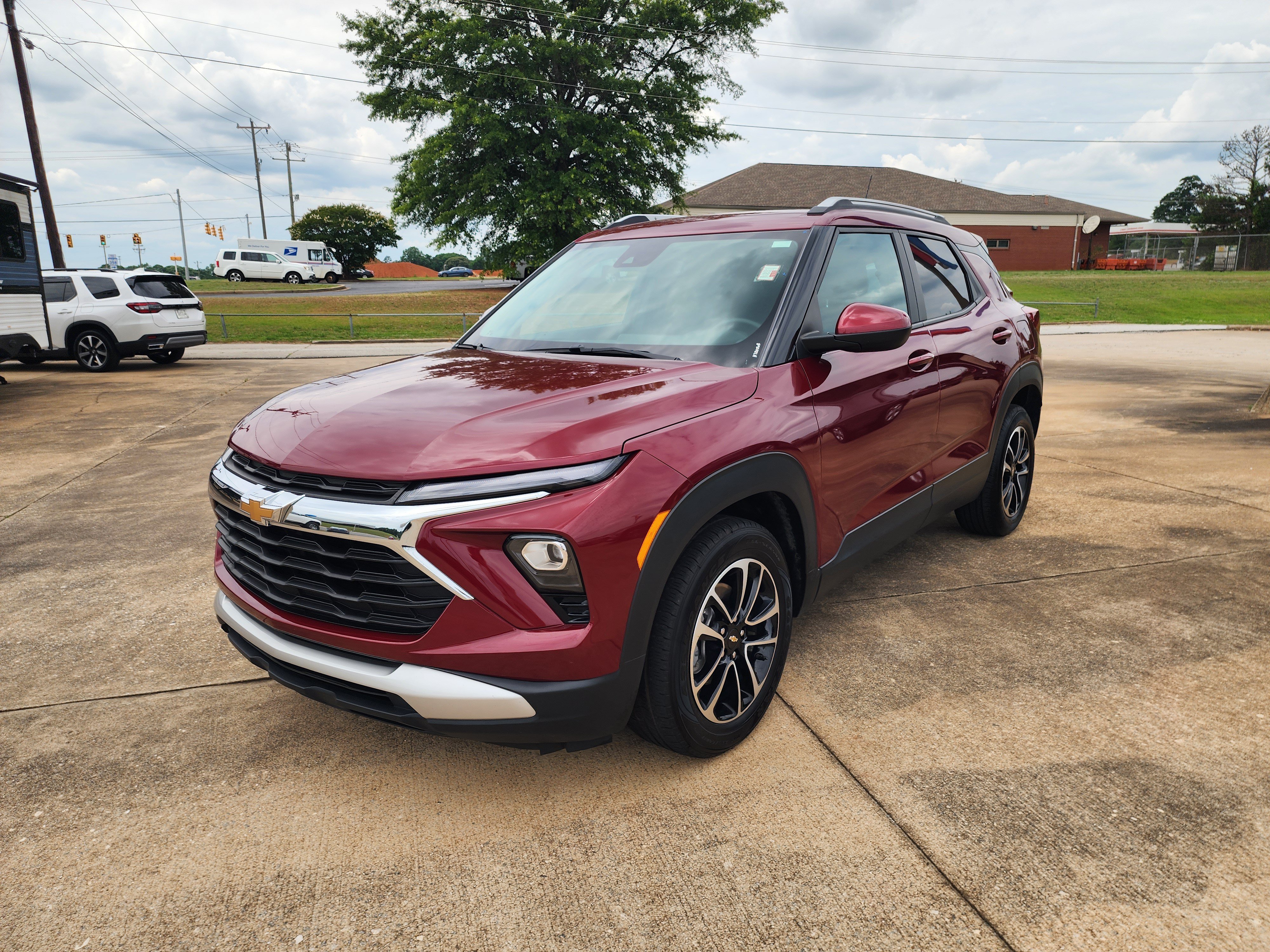 Used 2024 Chevrolet TrailBlazer LT w/ Convenience Package FWD image 9