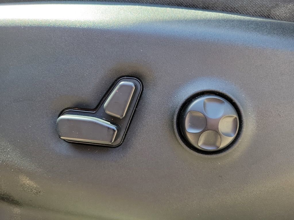 Used 2018 Chrysler Pacifica Touring-L FWD image 19